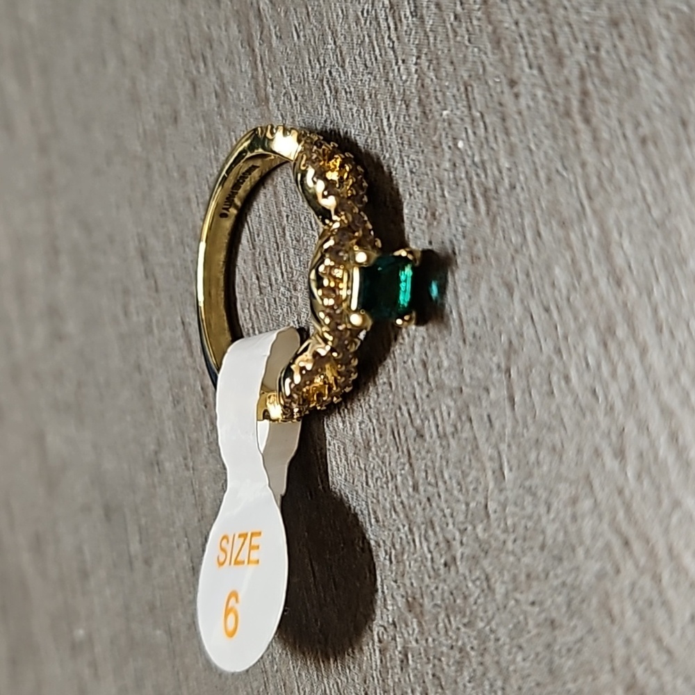 Emerald ring new